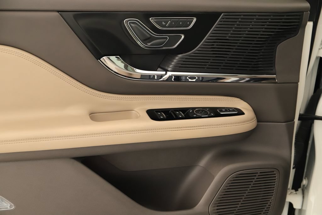 Used 2022 Lincoln Corsair Grand Touring AWD/4WD image 23