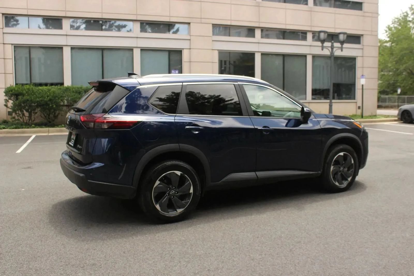 Used 2024 Nissan Rogue SV w/ SV Premium Package AWD/4WD image 14