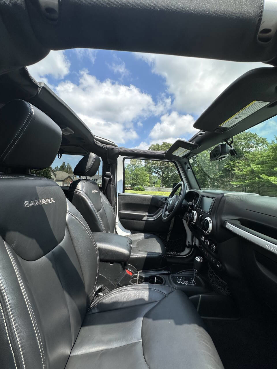 Used 2016 Jeep Wrangler Sahara w/ Connectivity Group image 40