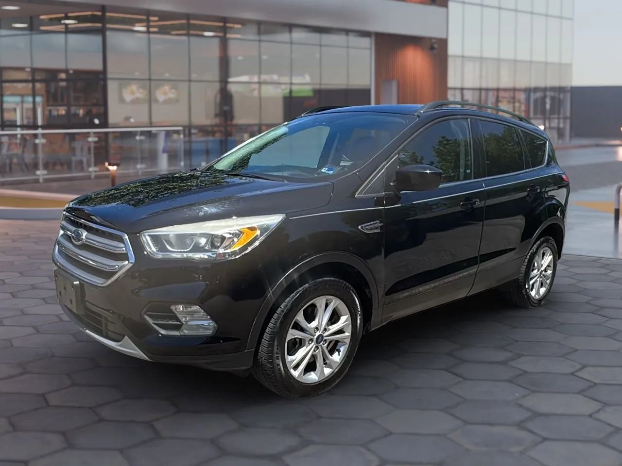 Used 2017 Ford Escape SE w/ SE Leather Comfort Package AWD/4WD image 1