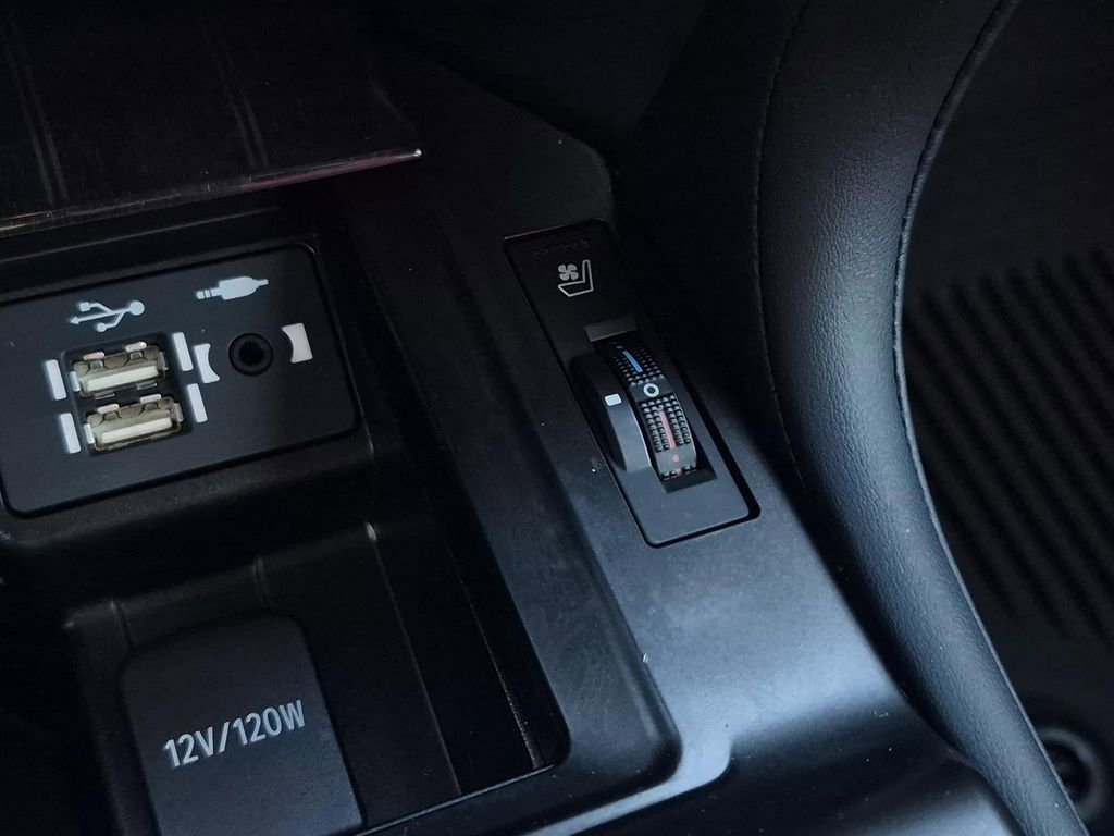 Used 2023 Lexus GX 460 Luxury w/ Accessory Package image 35