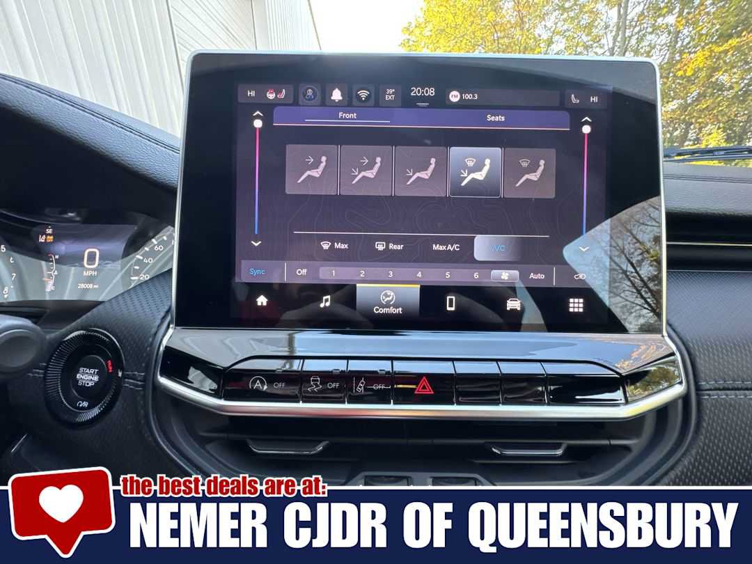 Used 2025 Jeep Compass Latitude w/ Convenience Group AWD/4WD image 18