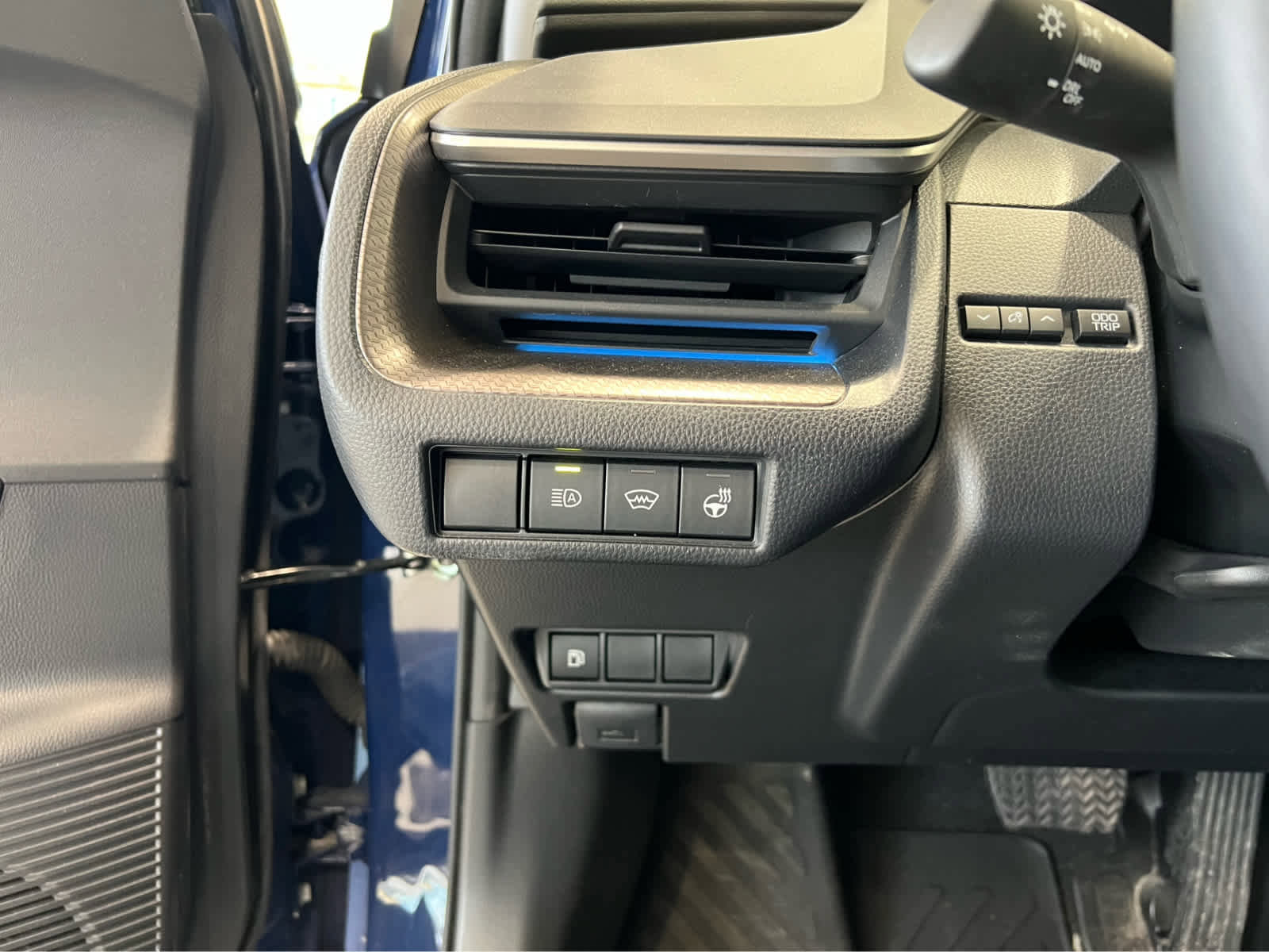 Used 2023 Toyota Prius XLE AWD/4WD image 17