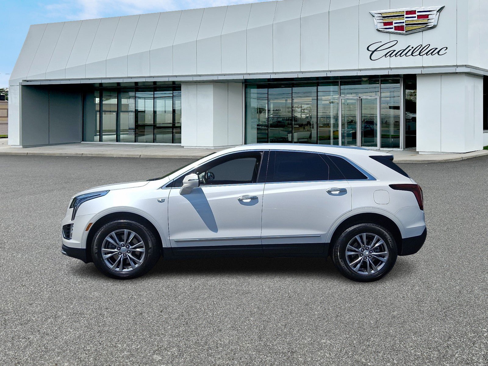 Certified 2022 Cadillac XT5 Premium Luxury AWD/4WD image 2