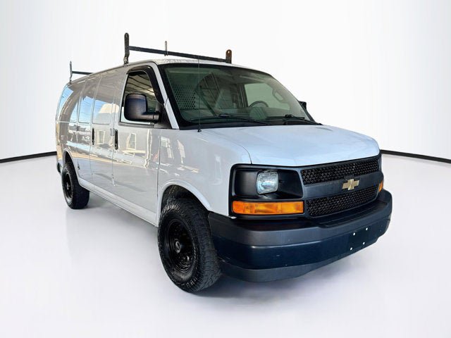 Used 2017 Chevrolet Express 2500 RWD image 3