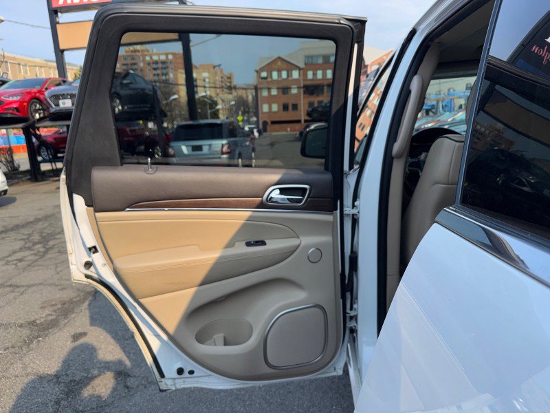 Used 2016 Jeep Grand Cherokee Overland image 14