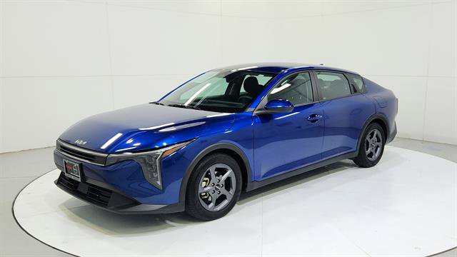 Used 2025 Kia K4 LXS image 3