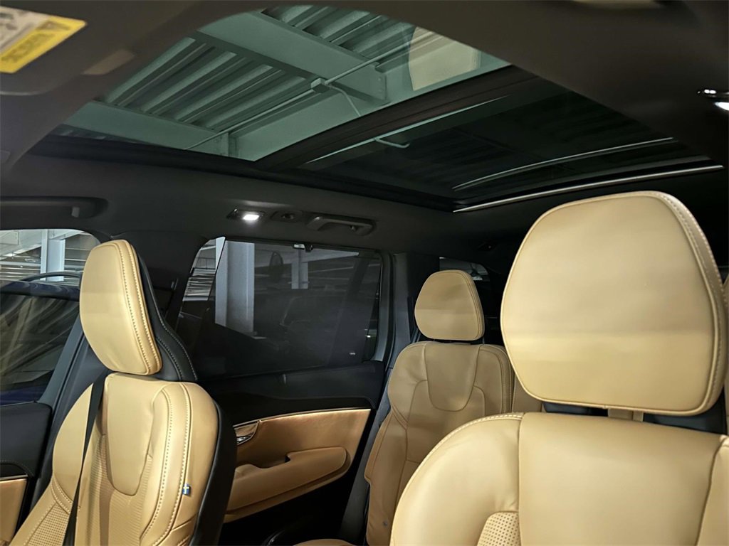 Used 2025 Volvo XC90 T8 Ultra w/ Protection Package Premier image 12
