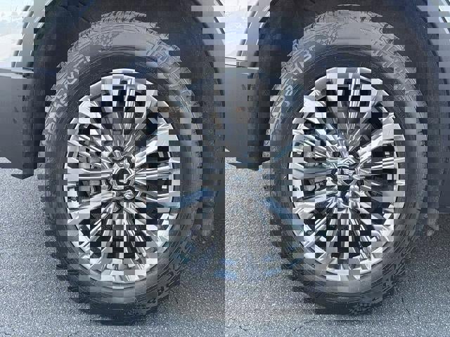 Used 2025 Cadillac XT4 Premium Luxury FWD image 4