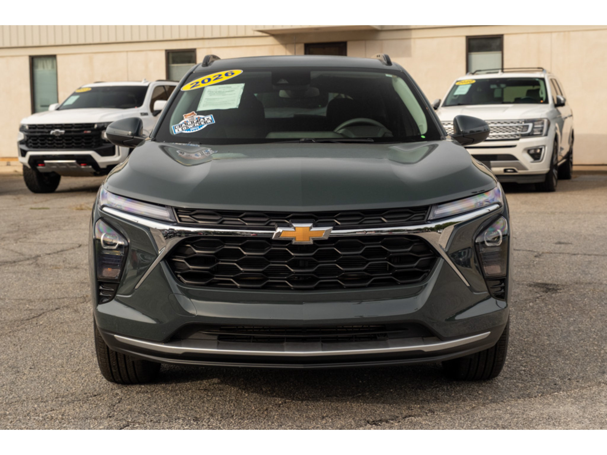 Used 2026 Chevrolet Trax LT FWD image 2