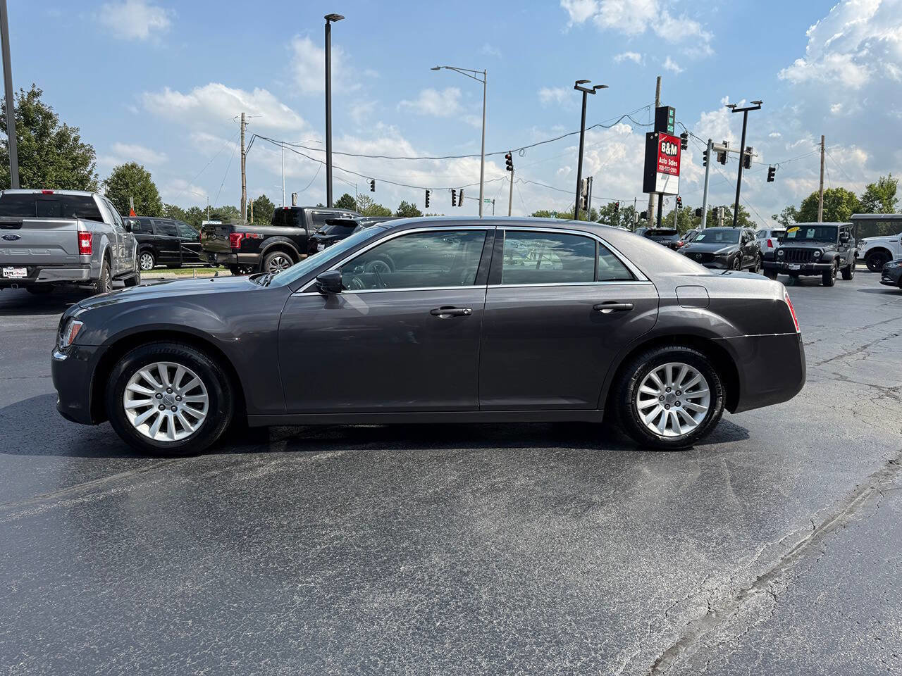 Used 2014 Chrysler 300 w/ Driver Convenience Group image 4