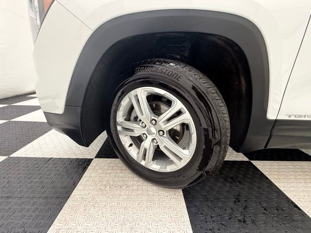 Used 2024 GMC Terrain SLE image 9