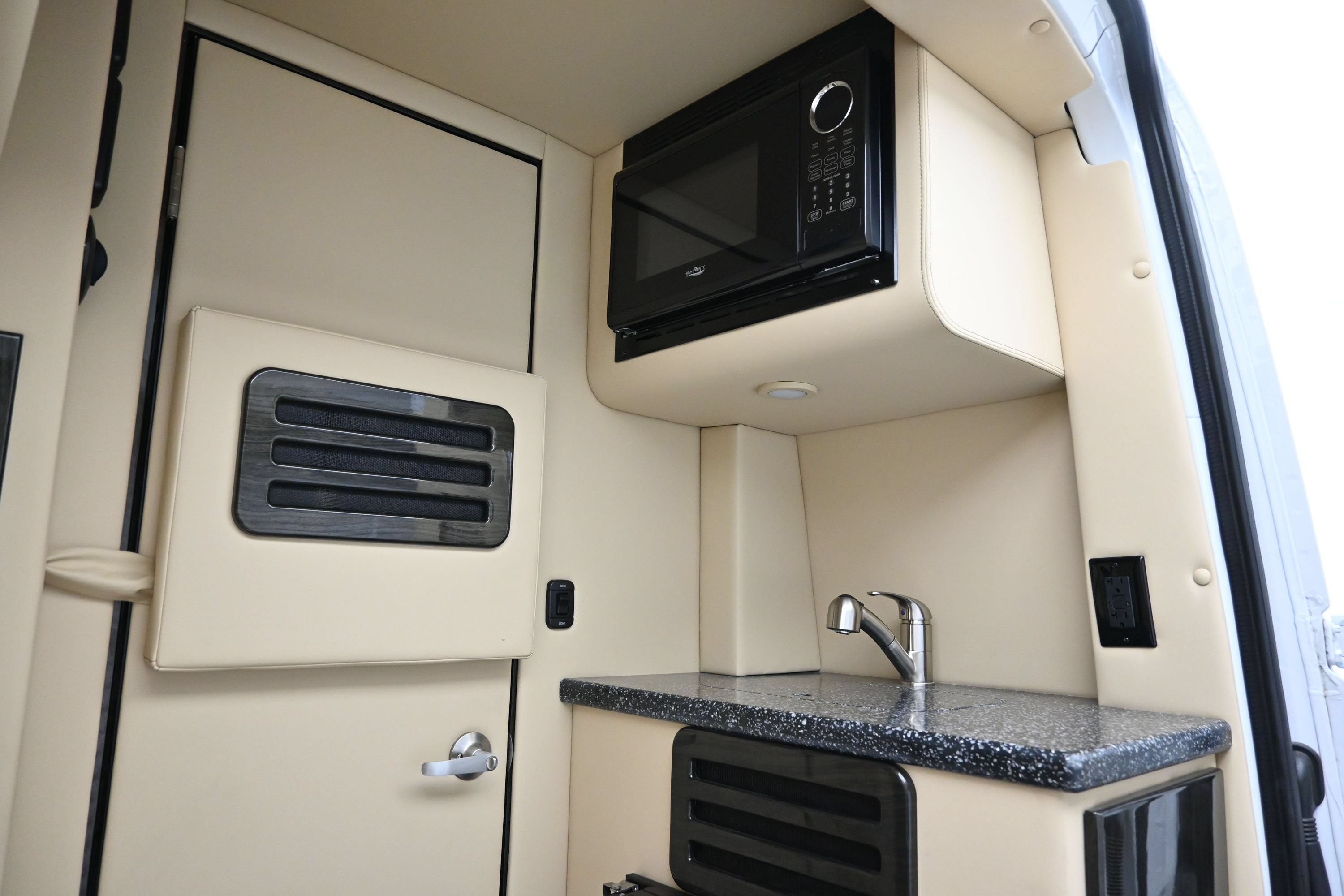 Used 2020 Mercedes-Benz Sprinter 2500 image 24