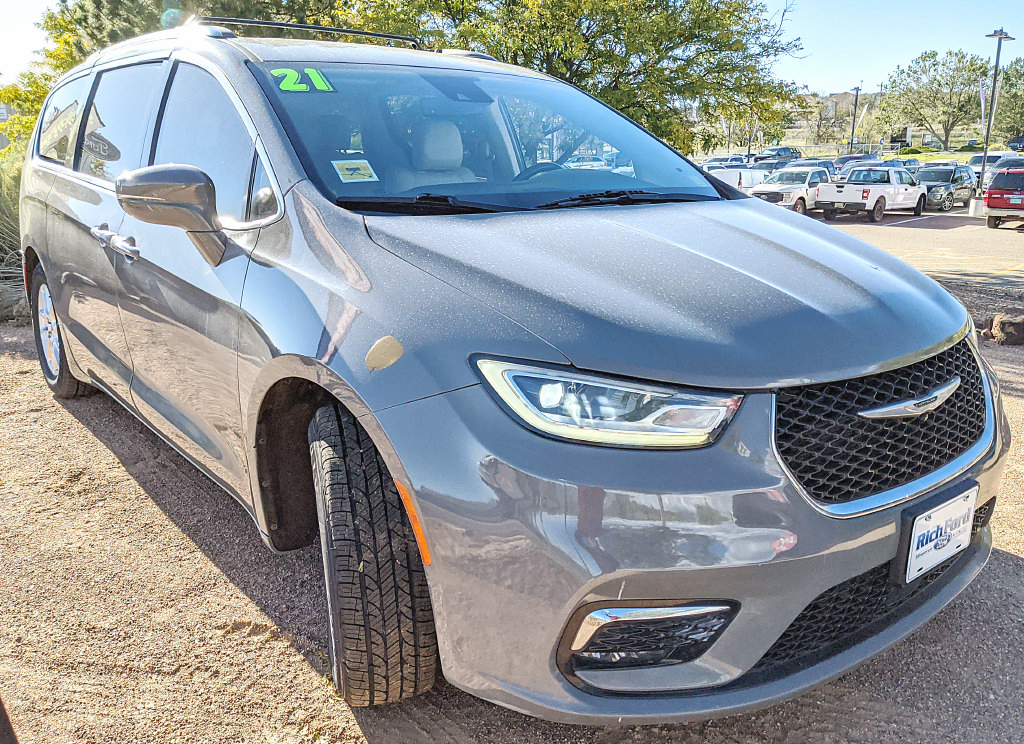 Used 2021 Chrysler Pacifica Touring-L FWD image 1