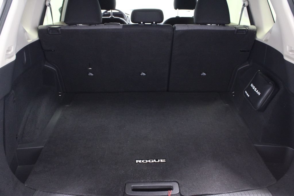 Certified 2023 Nissan Rogue SV FWD image 16