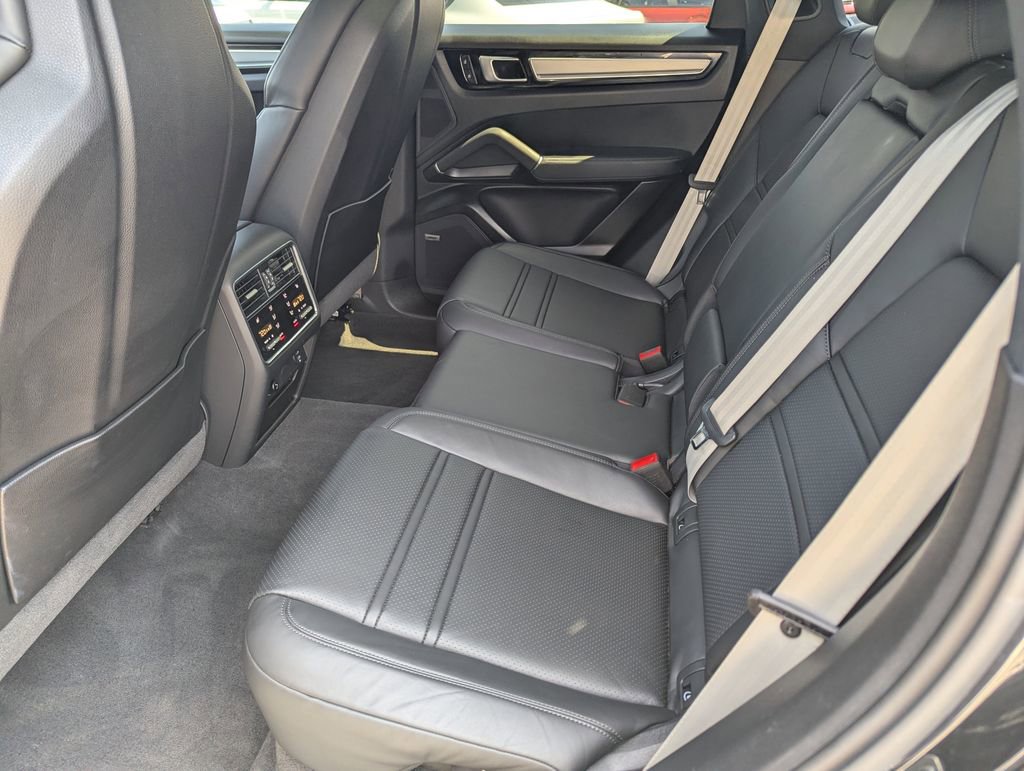 Used 2023 Porsche Cayenne Platinum Edition image 12