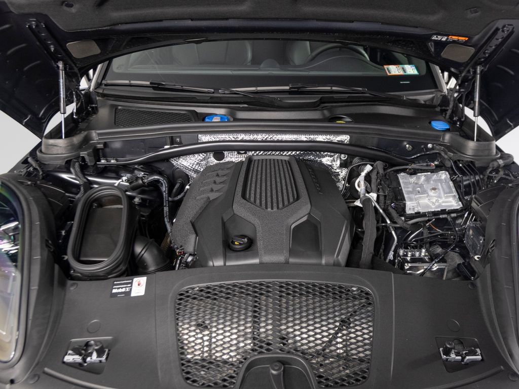 Certified 2026 Porsche Macan AWD/4WD image 47