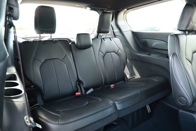New 2027 Chrysler Pacifica Select FWD image 32