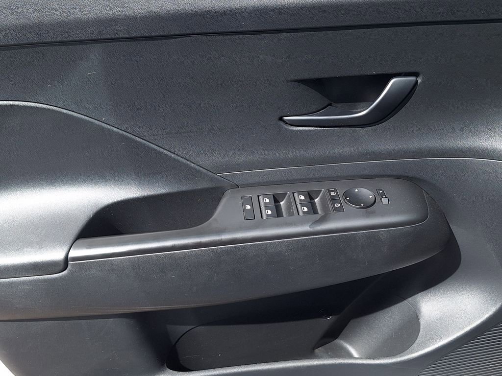 Certified 2024 Hyundai Kona SE image 9