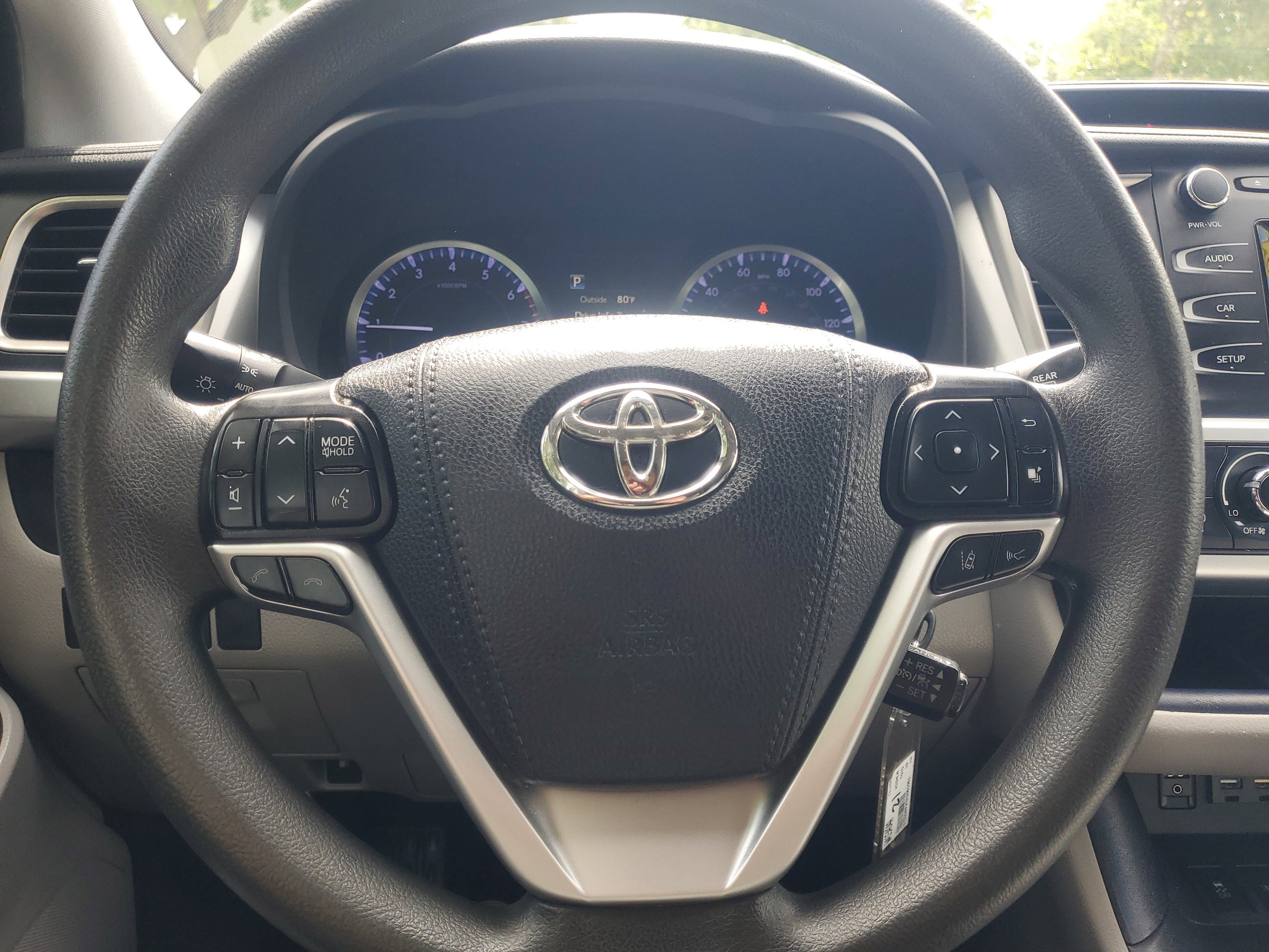 Used 2019 Toyota Highlander LE FWD image 21