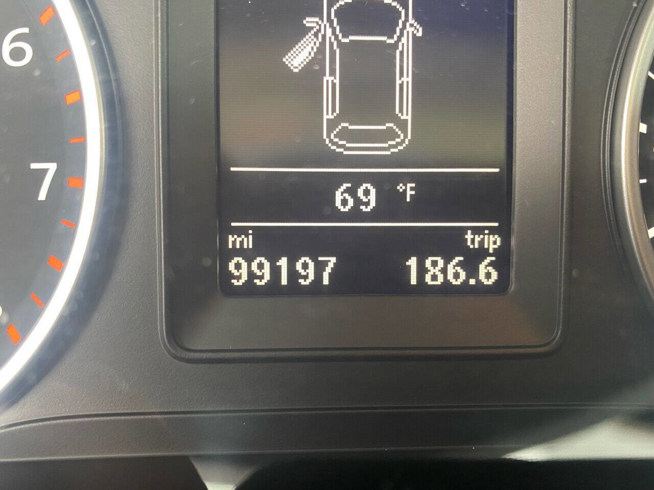 Used 2013 Volkswagen Tiguan SE image 26