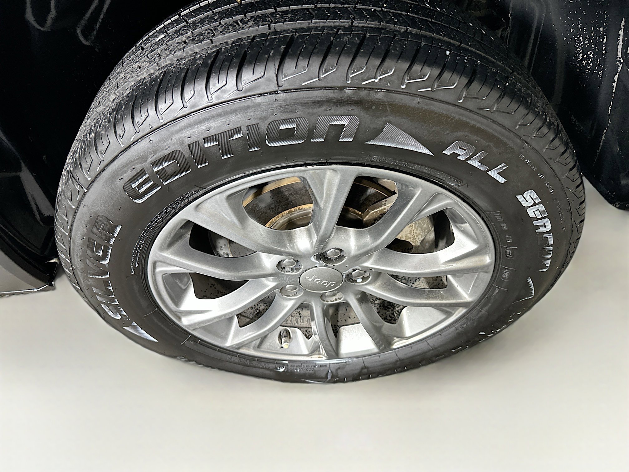 Used 2020 Jeep Cherokee Latitude Plus FWD image 11
