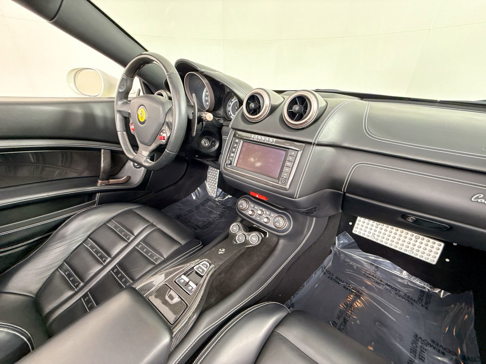Used 2010 Ferrari California RWD image 24