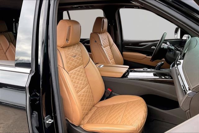 Used 2023 Cadillac Escalade Premium Luxury w/ Performance Package image 21