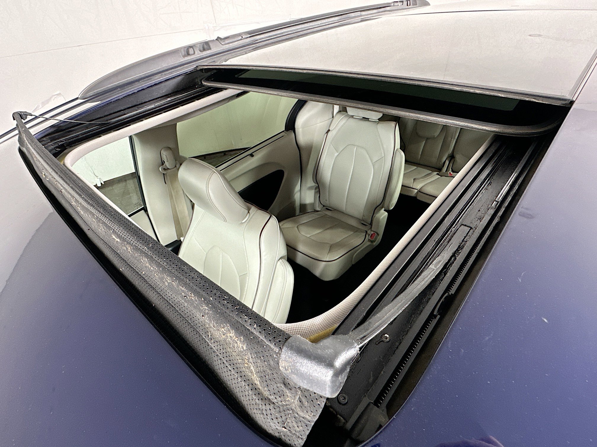 Used 2017 Chrysler Pacifica Limited w/ Advanced Safetytec Group image 21