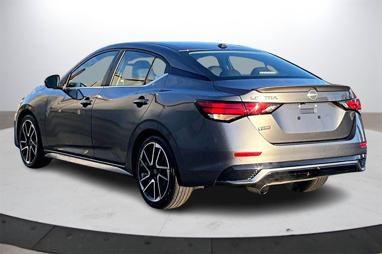 Used 2025 Nissan Sentra SR w/ SR Premium Package image 7