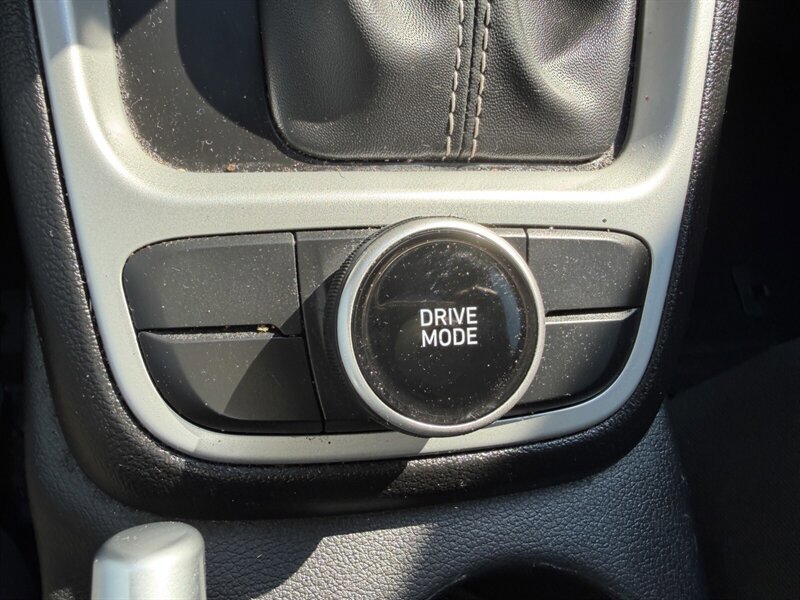 Used 2025 Hyundai Venue SEL FWD image 27