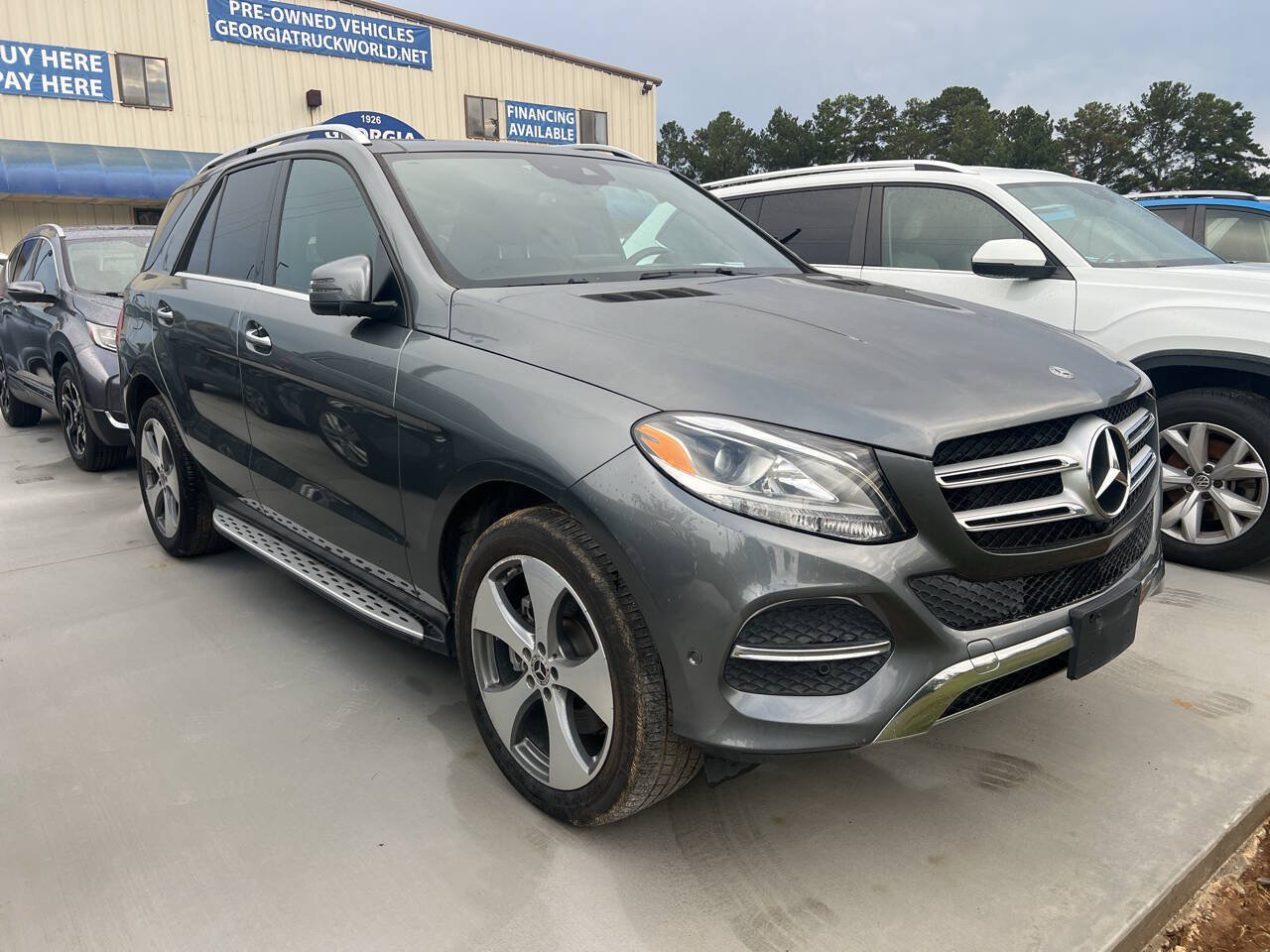 Used 2019 Mercedes-Benz GLE 400 4MATIC image 3
