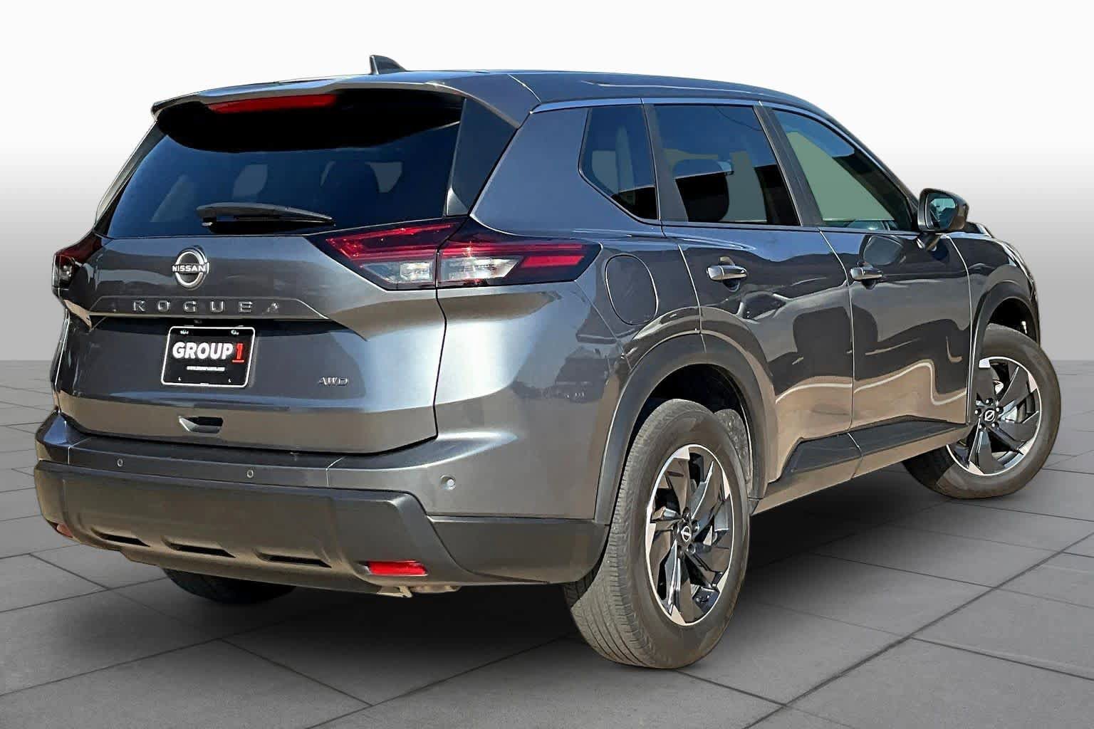 Used 2025 Nissan Rogue SV AWD/4WD image 12