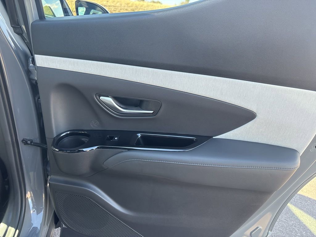 Certified 2025 Hyundai Santa Cruz SEL image 17