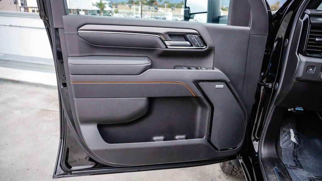 Used 2025 GMC Sierra 2500 AT4 image 21