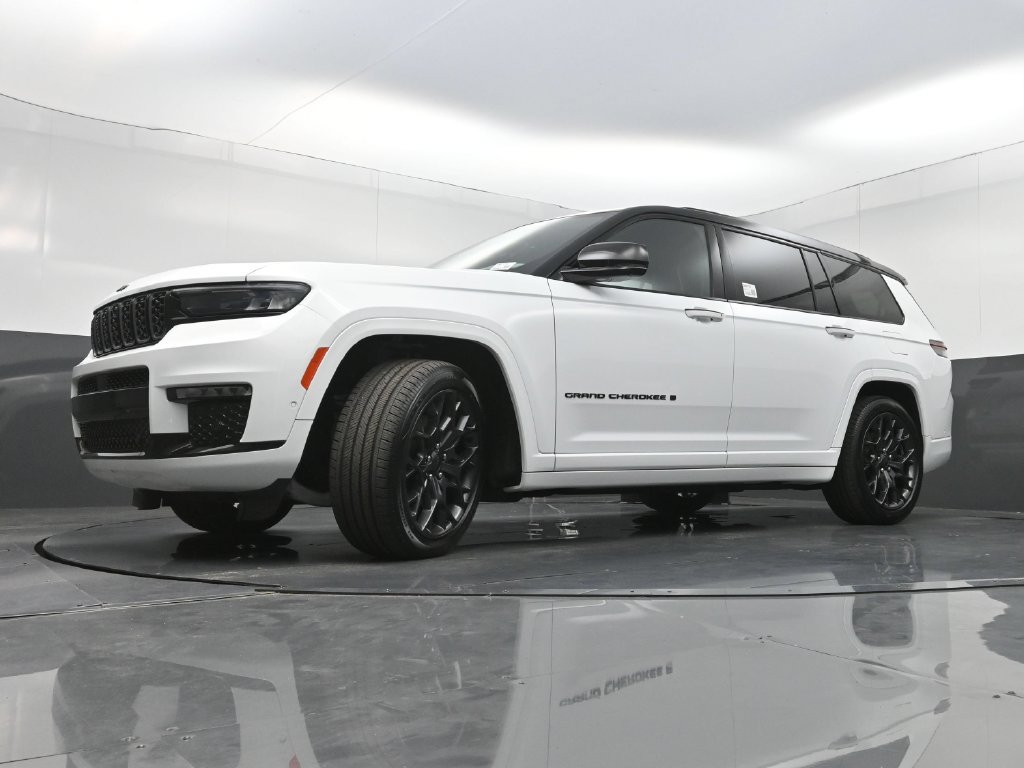 Used 2023 Jeep Grand Cherokee L Summit w/ High Altitude Package AWD/4WD image 36