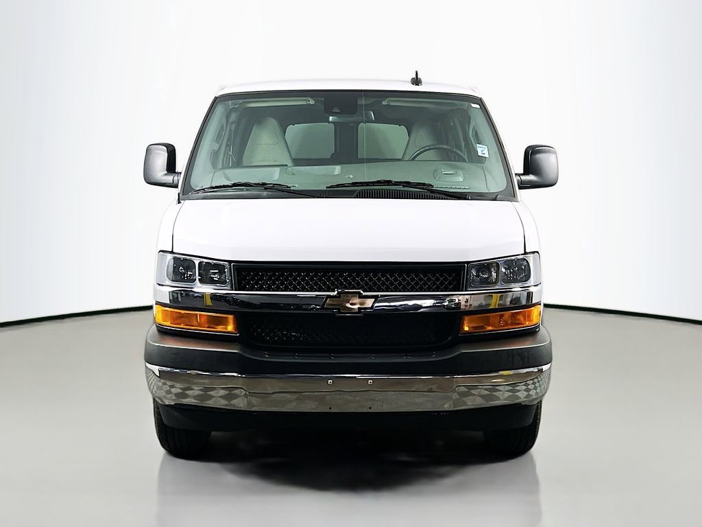 Used 2025 Chevrolet Express 3500 LT w/ LT Preferred Equipment Group RWD image 2