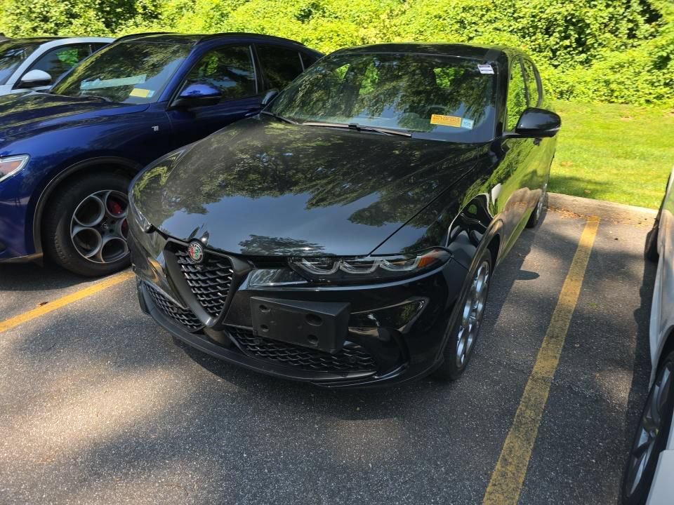 Used 2024 Alfa Romeo Tonale Veloce w/ Active Assist Package AWD/4WD image 5