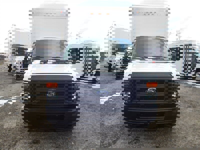Used 2014 Ford E-350 and Econoline 350 Super Duty image 4