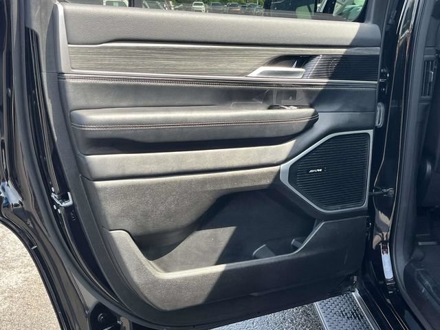 Used 2024 Jeep Wagoneer Series III AWD/4WD image 17