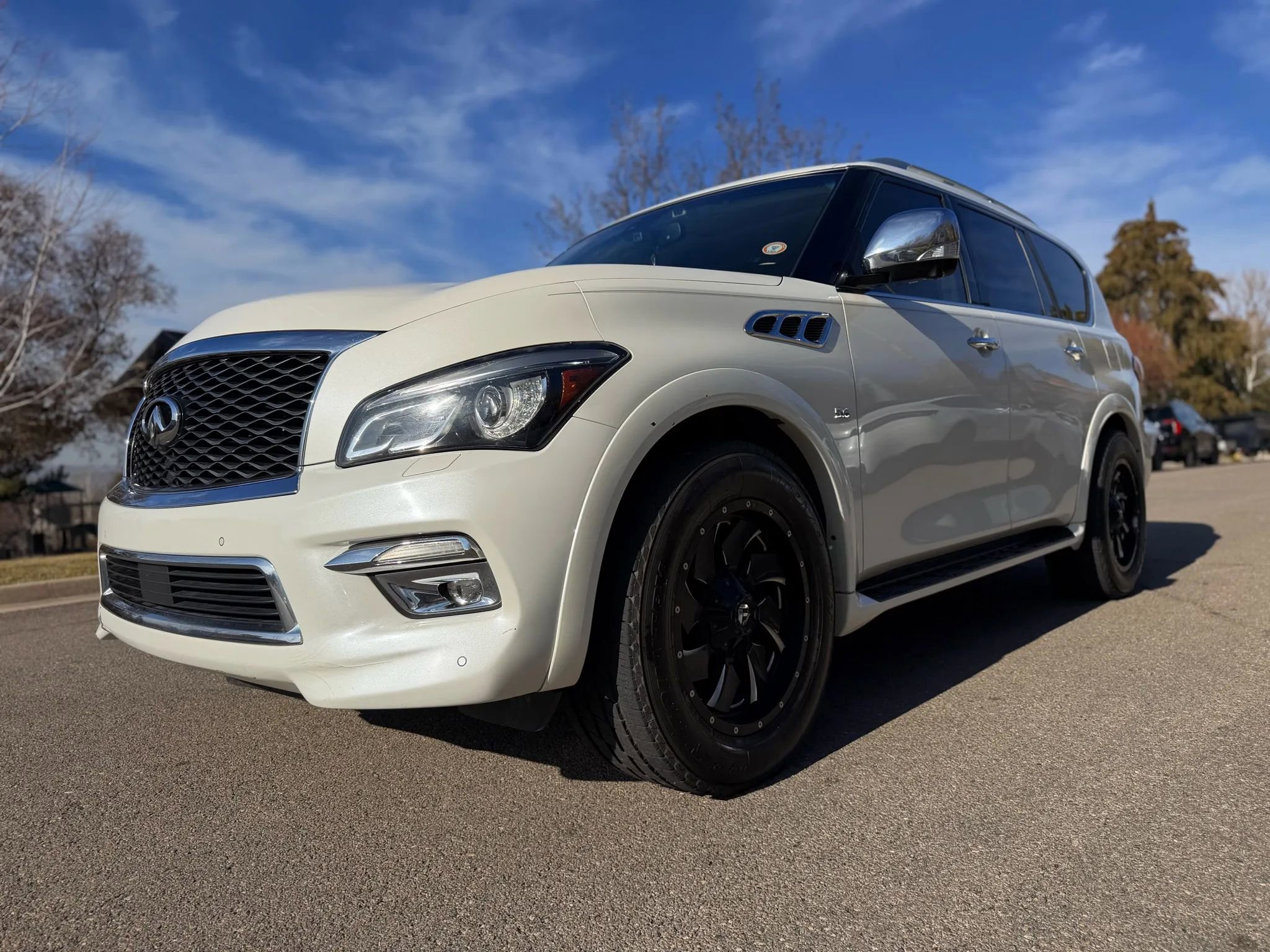 Used 2016 INFINITI QX80 4WD w/ Deluxe Technology Package