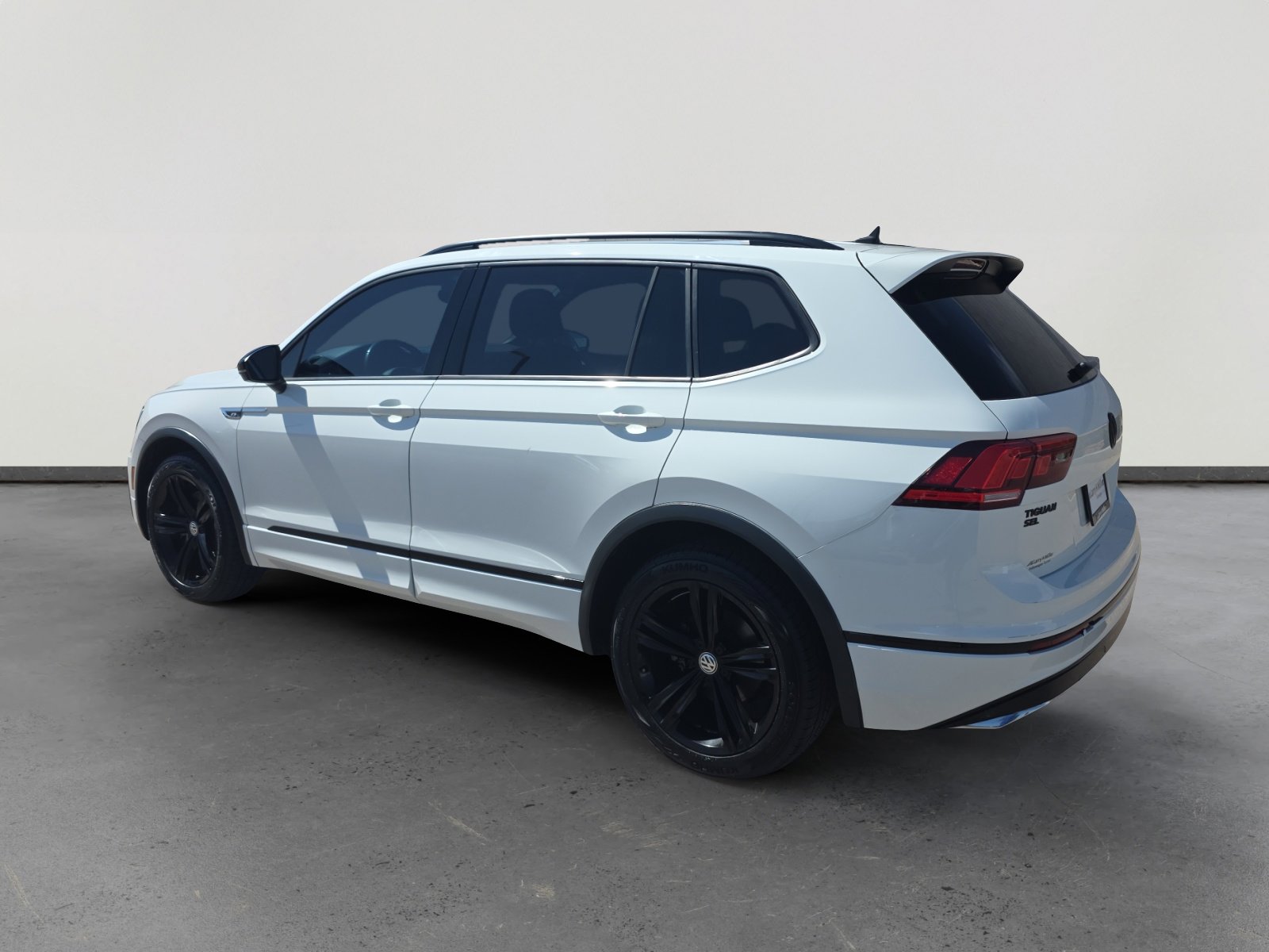 Used 2019 Volkswagen Tiguan SEL Premium R-Line FWD image 3