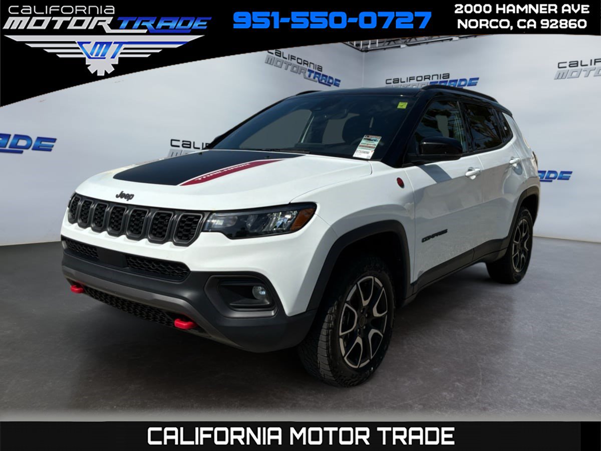 Used 2025 Jeep Compass Trailhawk AWD/4WD image 1