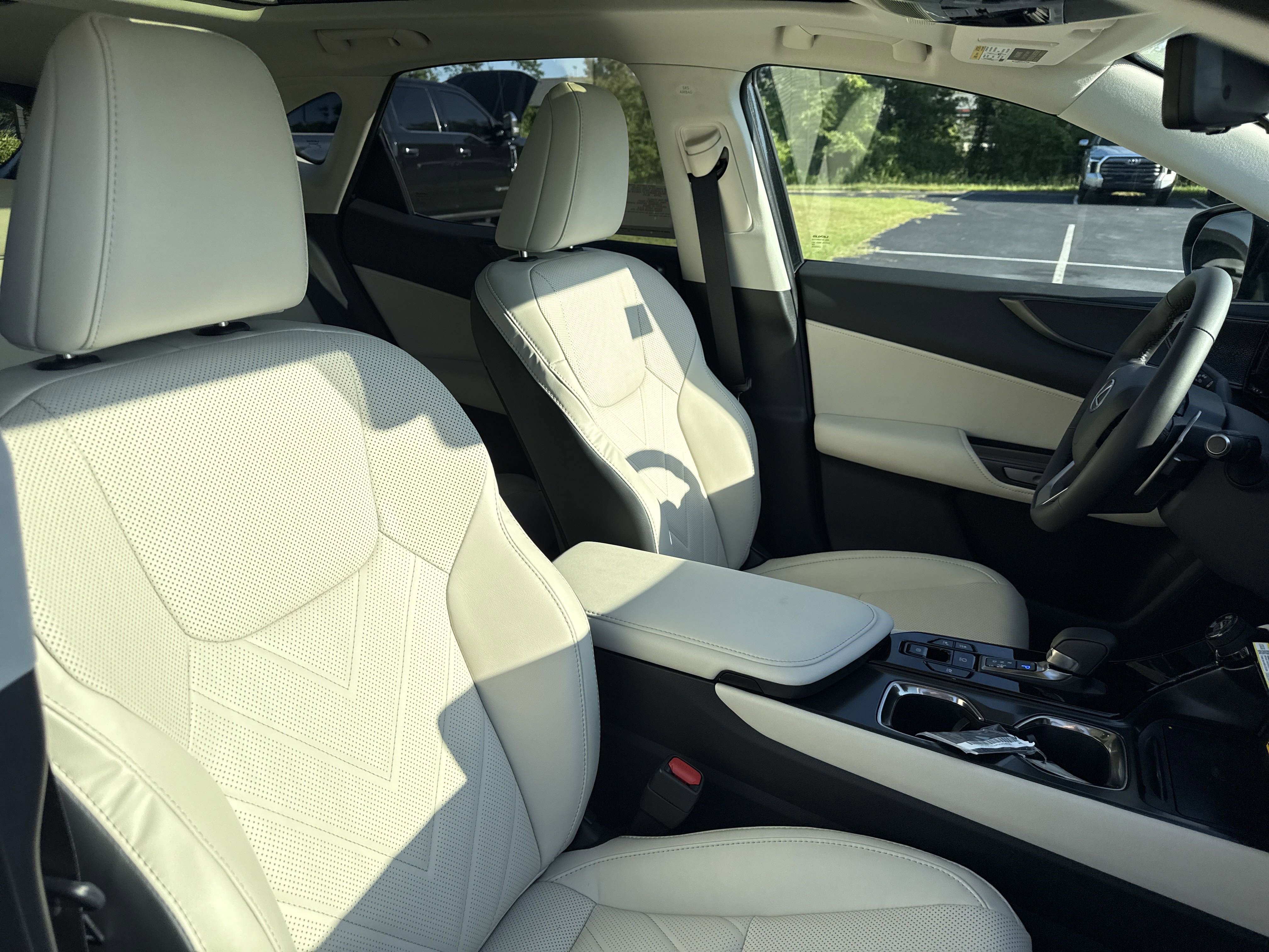 Used 2025 Lexus NX 300h AWD w/ Luxury Package image 37