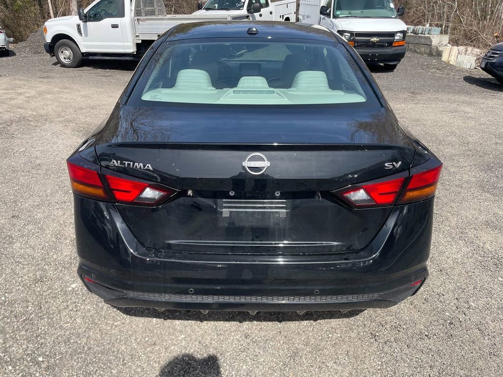 Used 2024 Nissan Altima 2.5 SV image 6