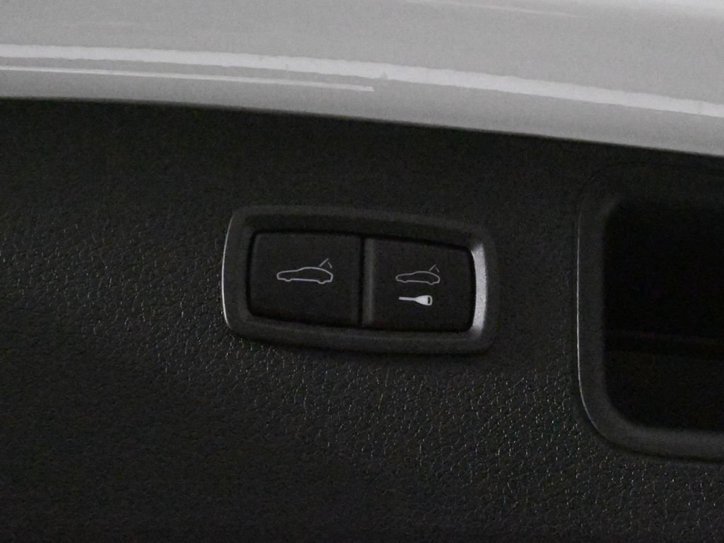 Used 2026 Porsche Macan AWD/4WD image 46