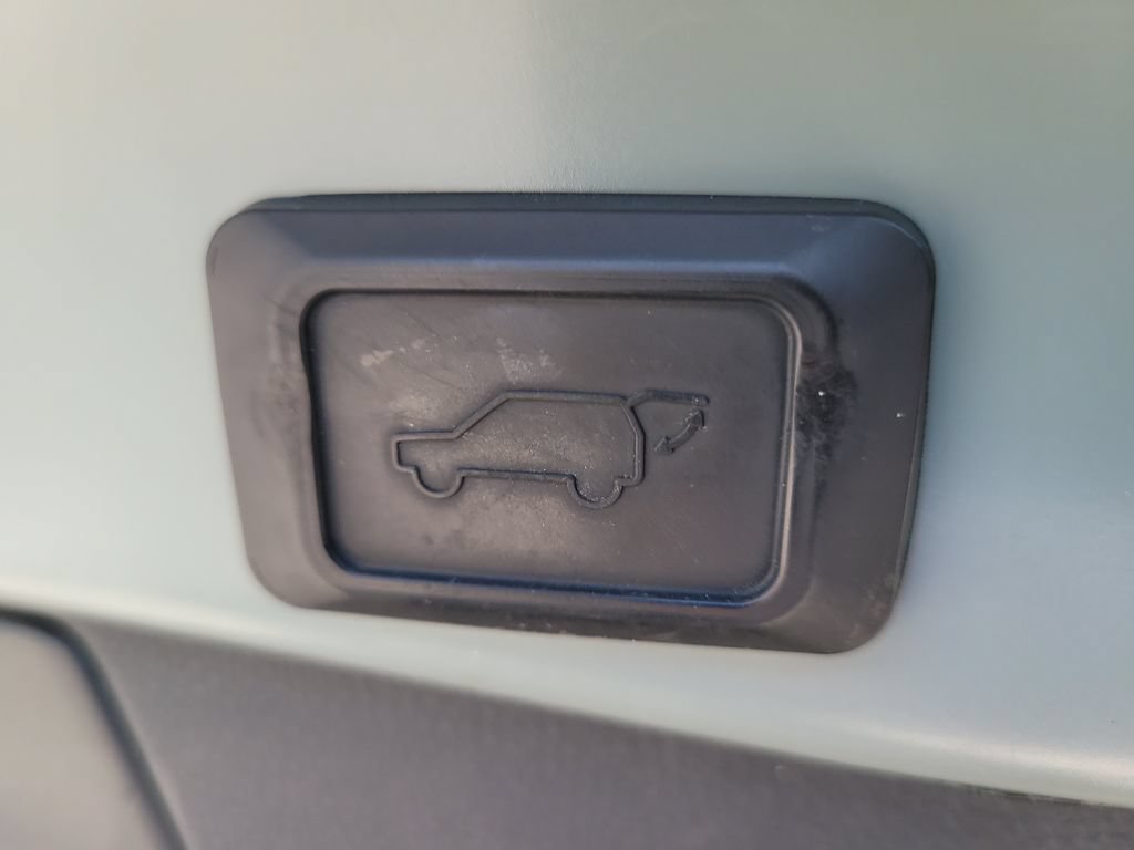 Used 2020 Toyota RAV4 XLE Premium FWD image 9