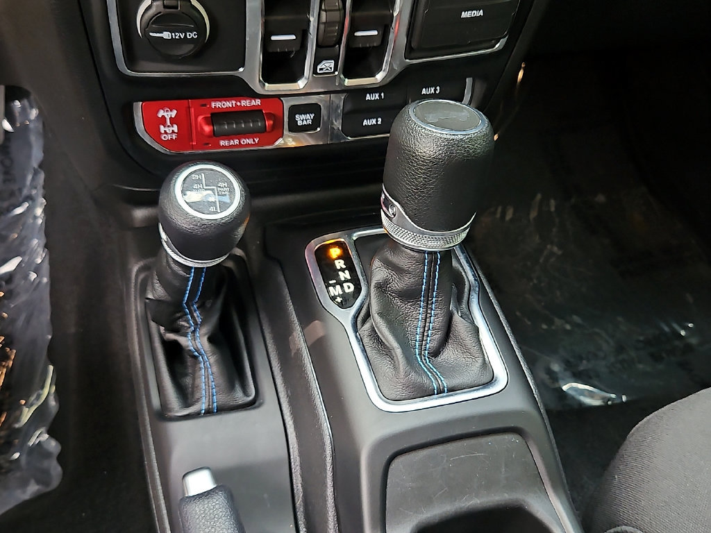 Used 2023 Jeep Wrangler Unlimited Rubicon 4xe w/ Cold Weather Group AWD/4WD image 15