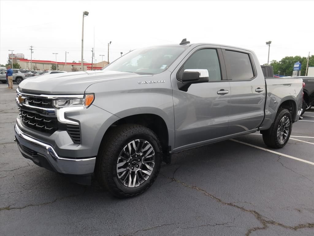 Used 2025 Chevrolet Silverado 1500 LT AWD/4WD image 8