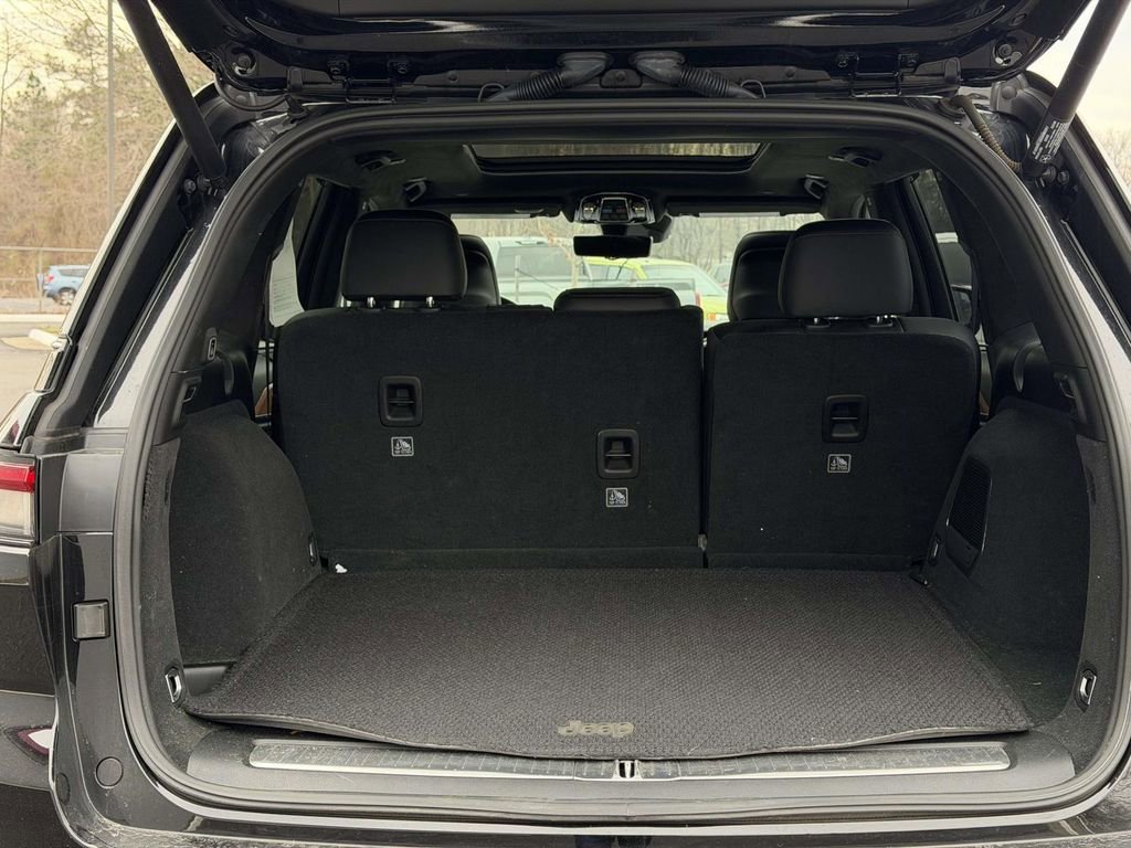 Used 2023 Jeep Grand Cherokee Summit image 14